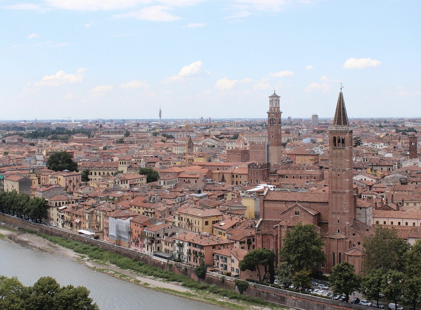 Attico a Verona in affitto a 300mila per una settimana: "Affaccia su Piazza Erbe". Poi si scopre la verità