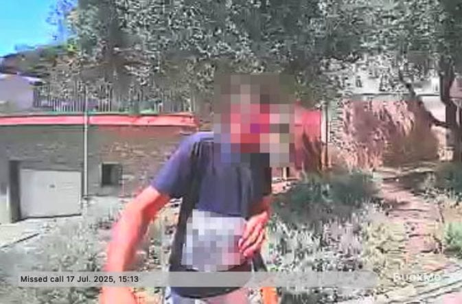 Corriere Amazon si masturba a casa di una cliente: "Ero sconvolta, ho scritto una mail a Jeff Bezos"