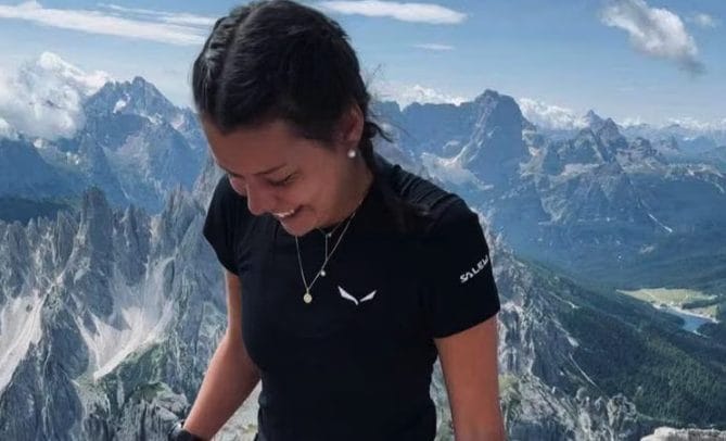 Tragedia sull'Ortles: Isabel Kofler precipita col parapendio e muore a 29 anni dopo il decollo