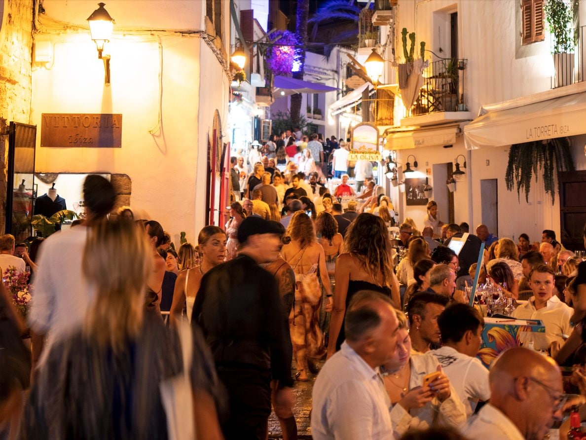 Estate di sangue a Ibiza: morti sospette e allarme droga tra i turisti. Cosa sta succedendo