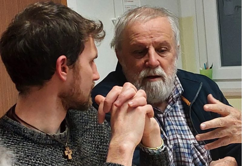 Val di Non, scompare durante una passeggiata: chi è don Flavio Paoli, il missionario vicino agli ultimi