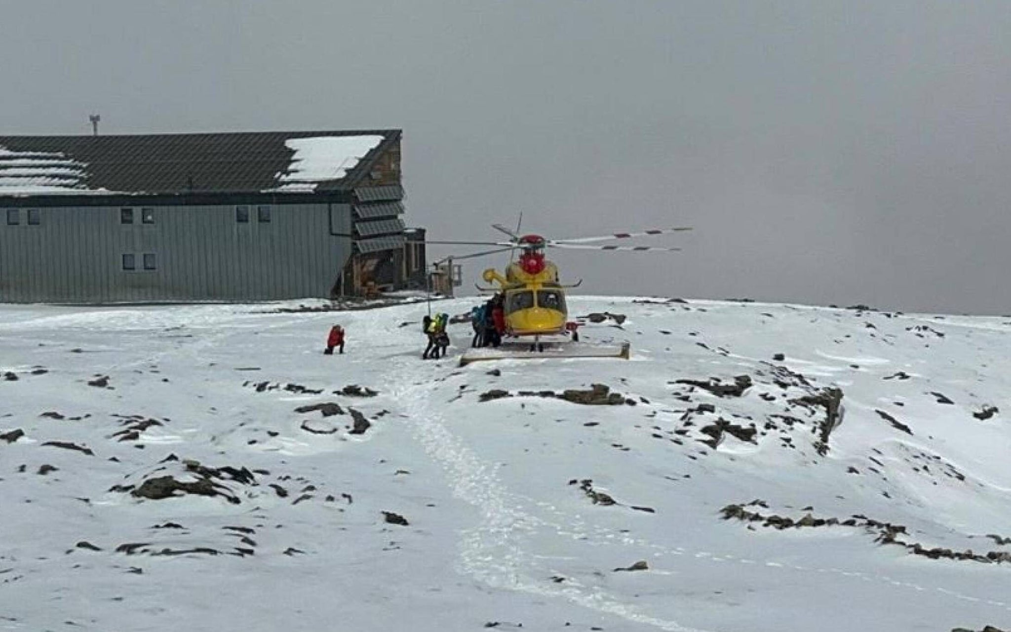 Tragedia sul Monte Rosa: due alpinisti italiani muoiono in un incidente in montagna sul Castore
