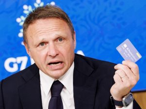 Social card &#8220;Dedicata a te&#8221; riconfermata in Manovra: chi la riceverà e come potrebbe cambiare