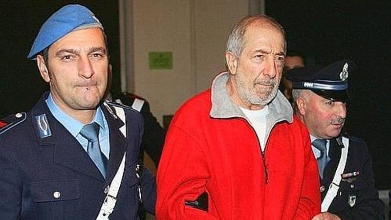 Donato Bilancia scortato dagli agenti