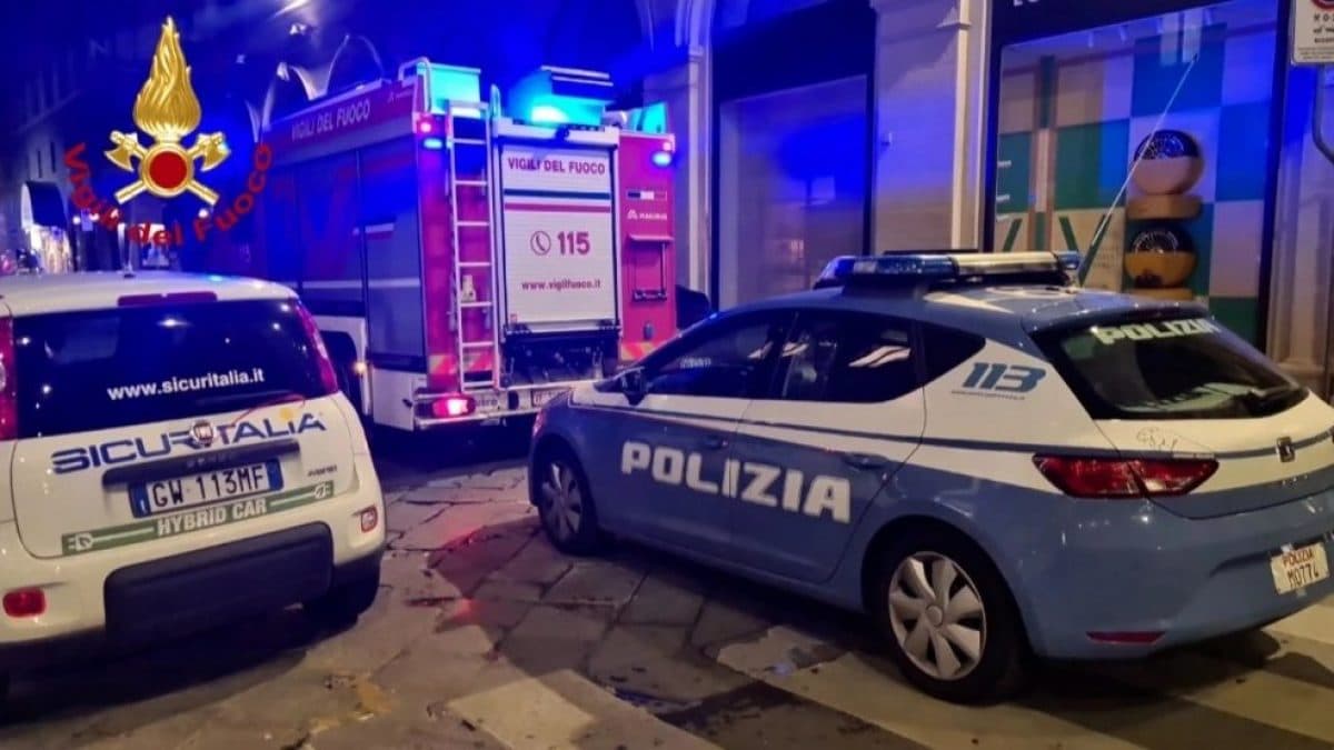 Polizia e Vigili del Fuoco intervenuti dopo il furto.
