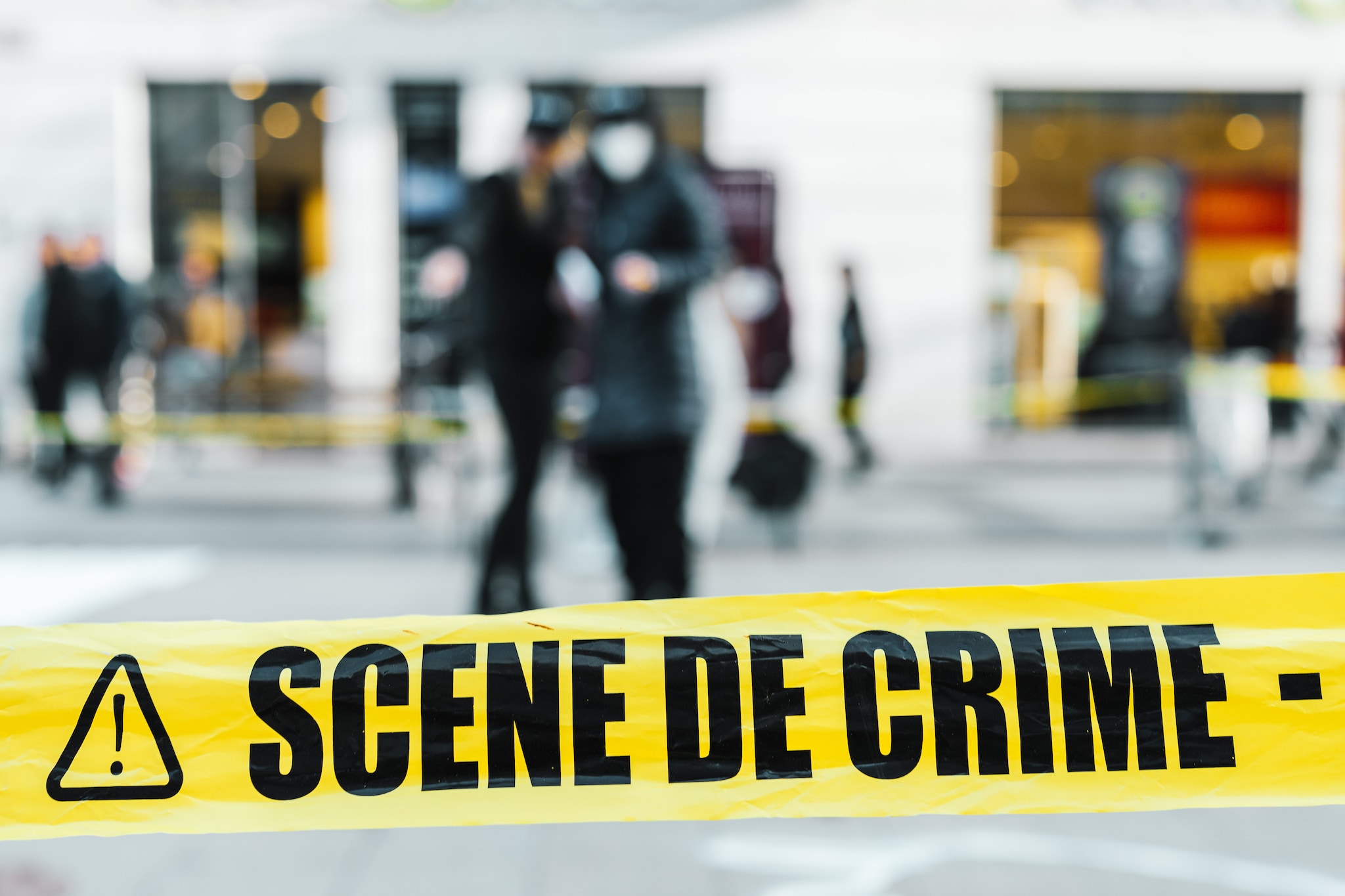 Sgozzato, eviscerato e lasciato in croce: 27enne confessa omicidio in Francia, non conosceva la vittima