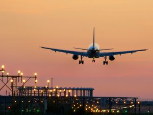 Genitori lasciano il figlio di 10 anni in aeroporto a Barcellona per non perdere il volo