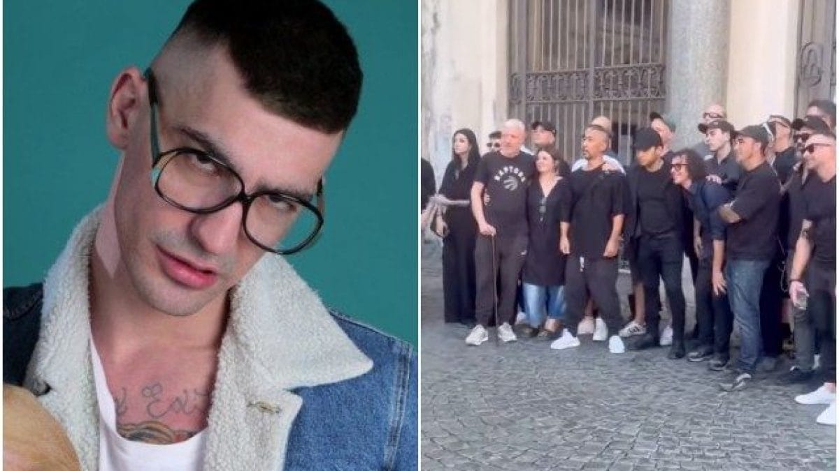 Jesto e parenti e amici al suo funerale