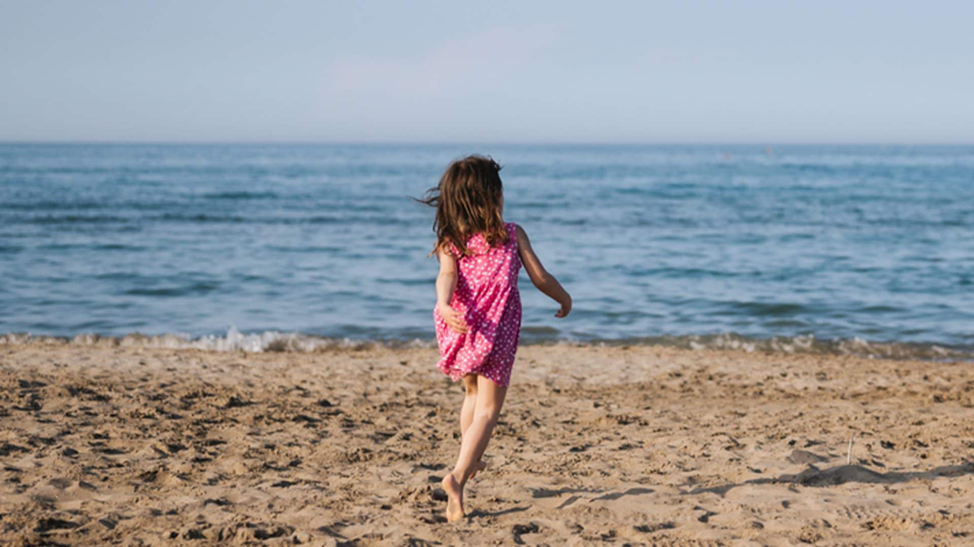 La storia di Maddy: dopo due anni in ospedale e il trapianto di cuore, torna a casa e vede il mare
