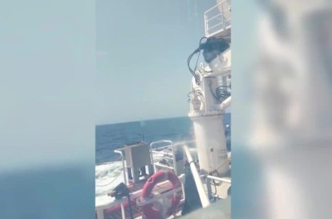 Il video degli spari contro Ocean Viking: "Guarda costiera libica ci ha attaccato per 20 minuti"