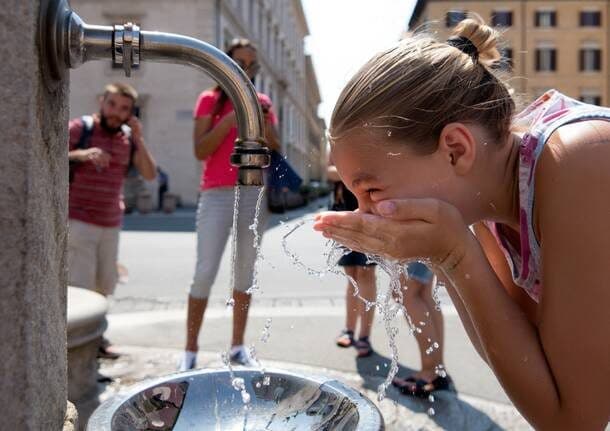 Allerta caldo in 16 città, domani record di bollini rossi: l'ondata di calore è al suo apice
