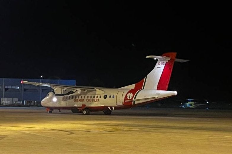 Elicottero della Guardia Costiera appena atterrato all’aeroporto di Lampedusa dopo un pattugliamento. Foto di Lidia Ginestra Giuffrida