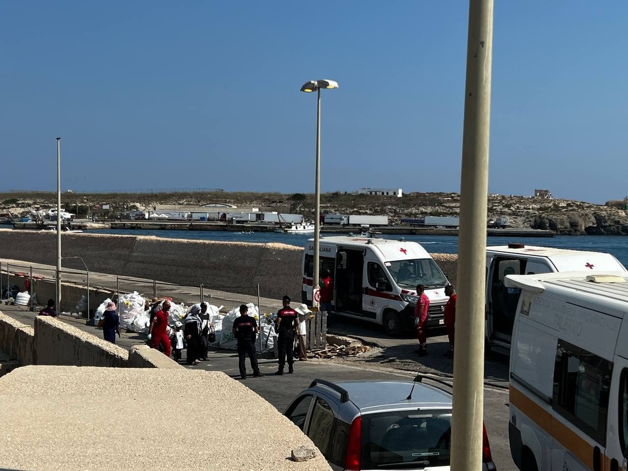 50 persone sbarcano al Molo Favaloro nel pomeriggio di ieri, foto di Lidia Ginestra Giuffrida