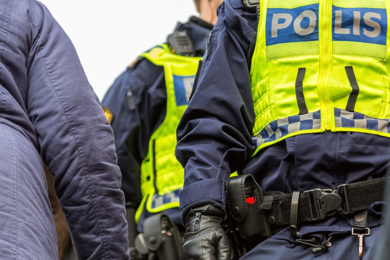 Sparatoria vicino a una moschea in Svezia, due feriti a Örebro: indagini in corso, in fuga l'aggressore