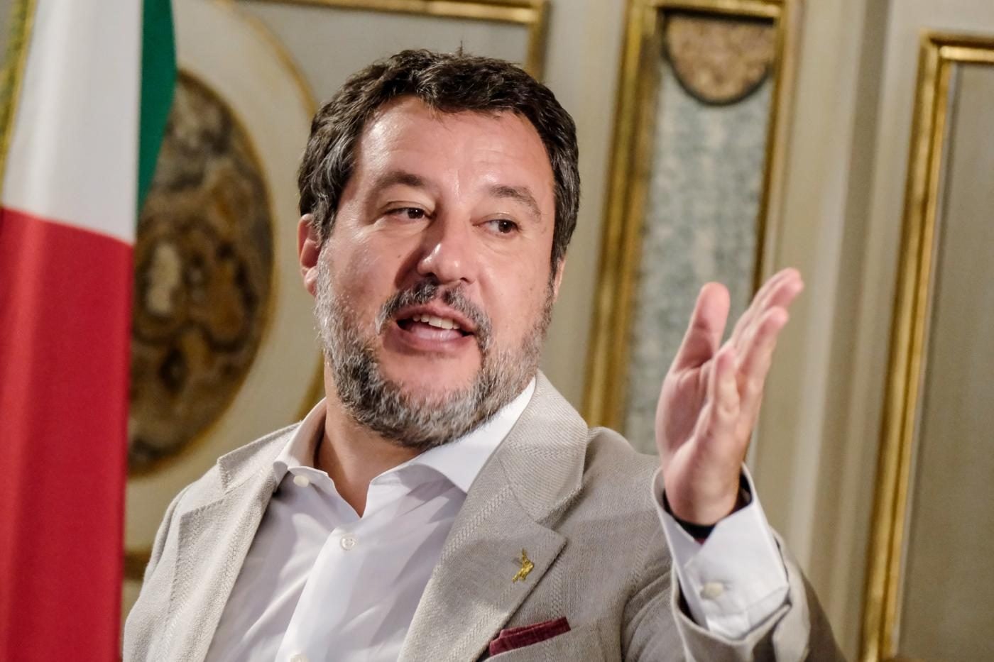 Salvini dice (di nuovo) che vuole radere al suolo i campi rom
