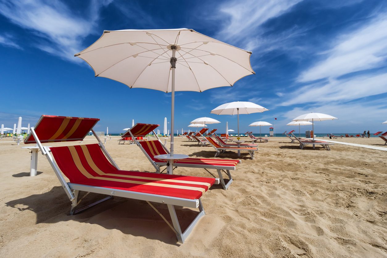 Cosa non possono vietarti di fare in spiaggia: dall'accesso alla battigia al cibo da casa