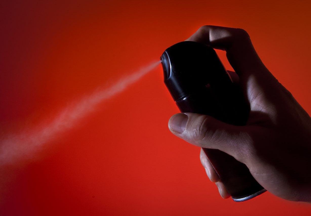 "Non ho visto più nulla, avevo bocca e occhi gonfi": parla l'oste aggredito da un turista con spray urticante