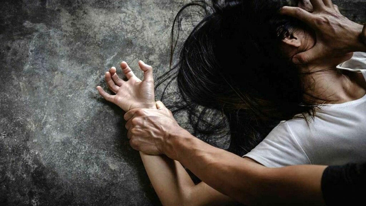 "Funzionario della Prefettura di Rimini abusa di donne straniere": le indagini dopo la denuncia di una vittima