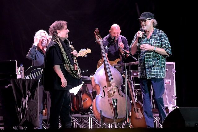Francesco De Gregori, Enzo Avitabile e parte della band – ph Ciro Santangelo