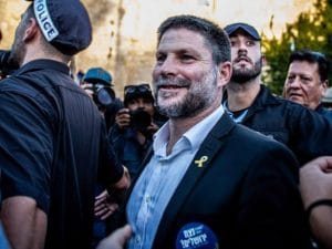 Mandato di arresto dalla CPI per Smotrich: “Sarà guerra”. E ordina la demolizione di un villaggio palestinese