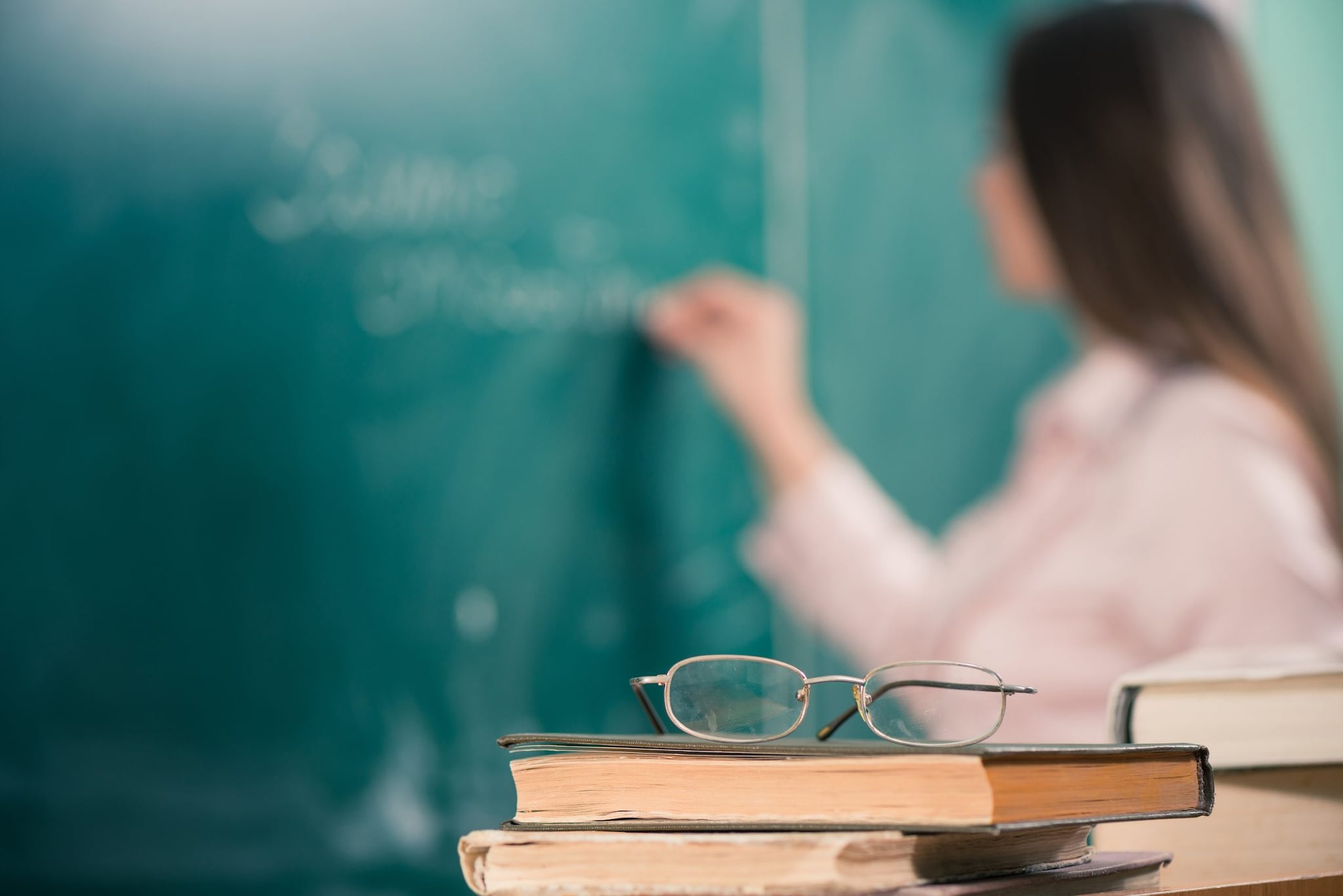 Carta docente, più beneficiari ma cala l'importo: pubblicato il decreto che riduce il bonus a 383 euro