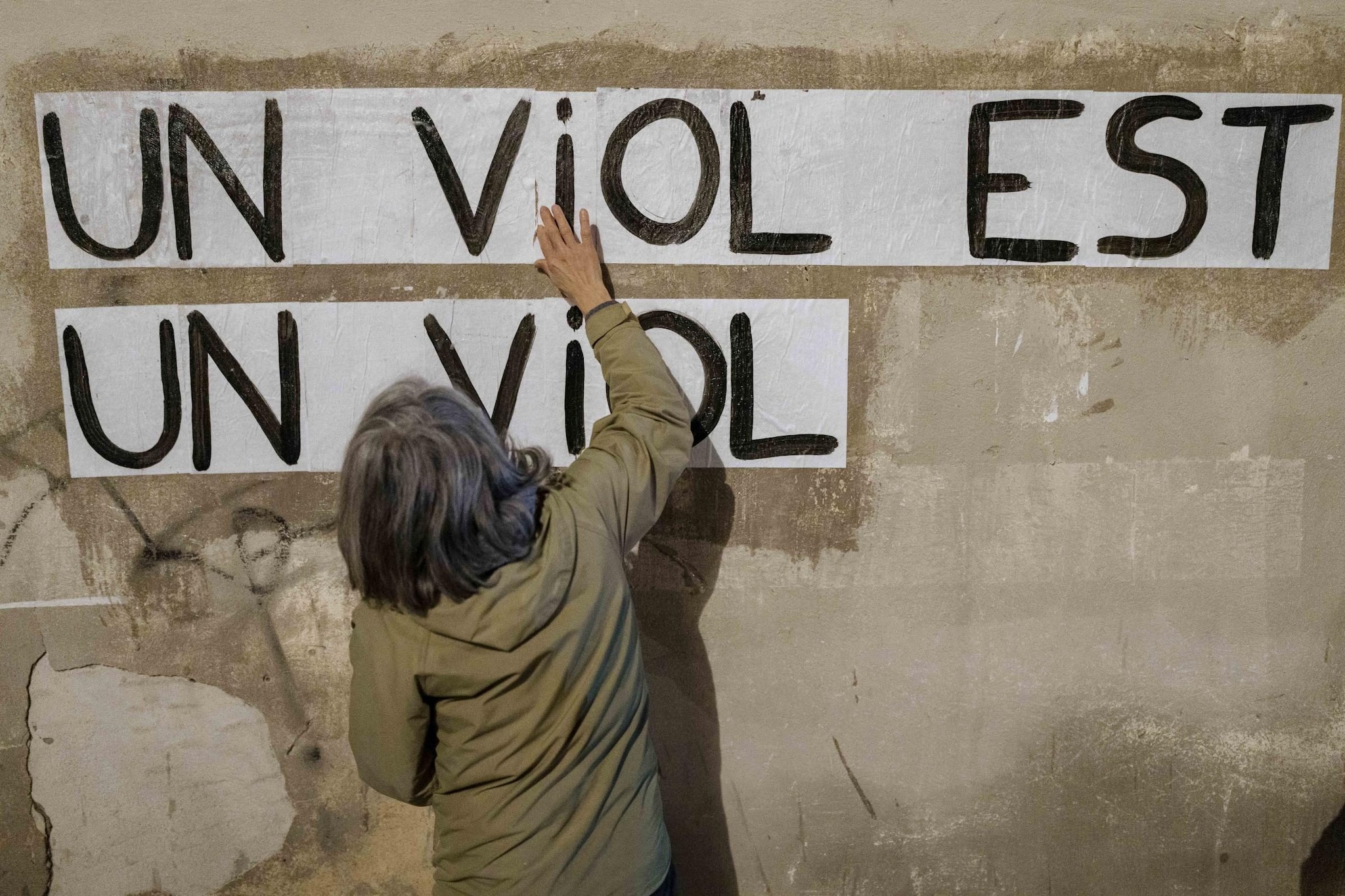 La Francia approva la legge che definisce stupro ogni atto sessuale senza consenso