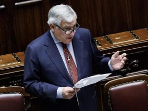 Tajani alla Camera: &#8220;È il giorno della speranza a Gaza, l&#8217;Italia pronta a contribuire a pace e ricostruzione&#8221;