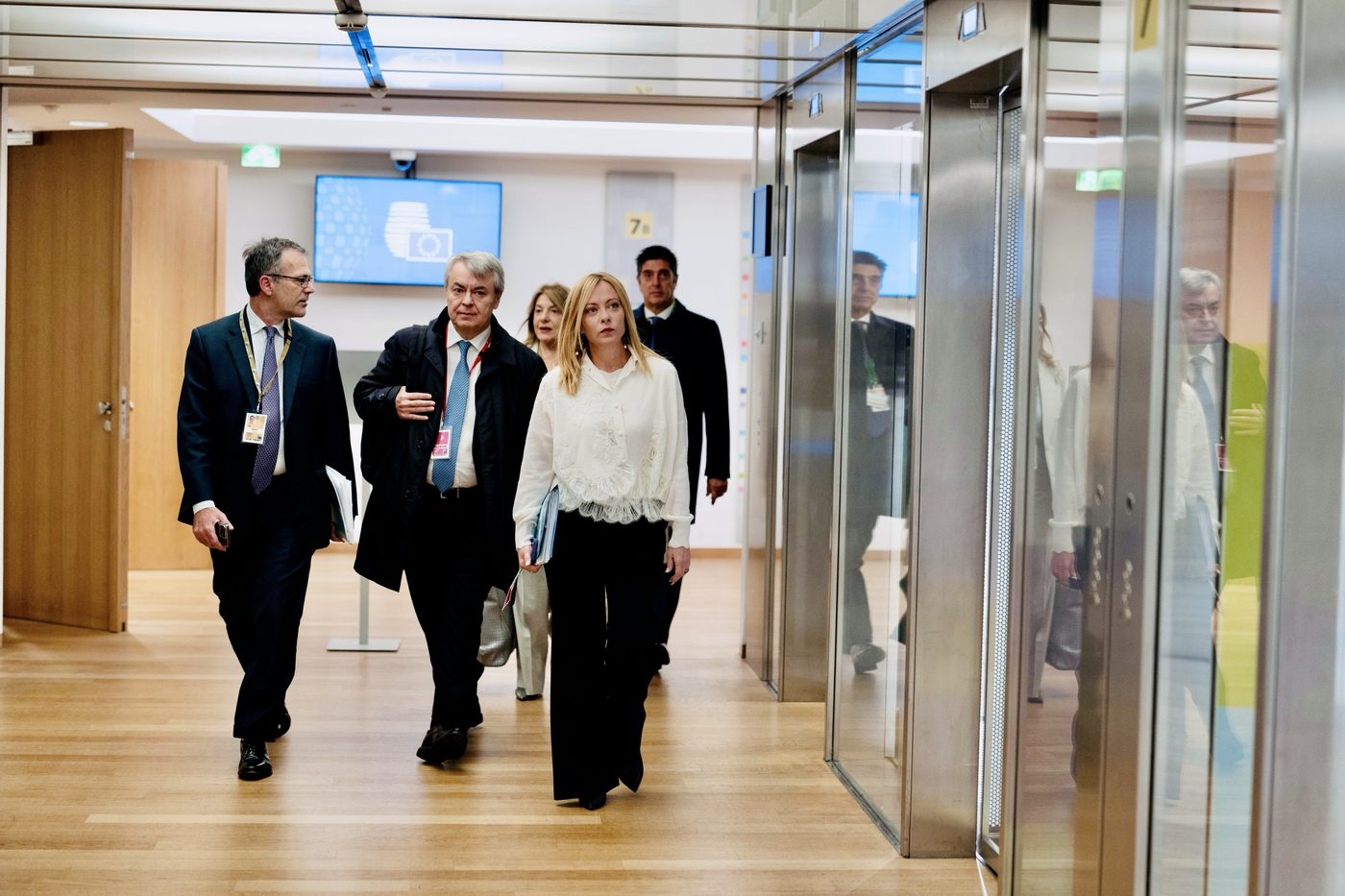 Il Consiglio europeo di Giorgia Meloni, tra tensioni interne e lo scontro con Schlein