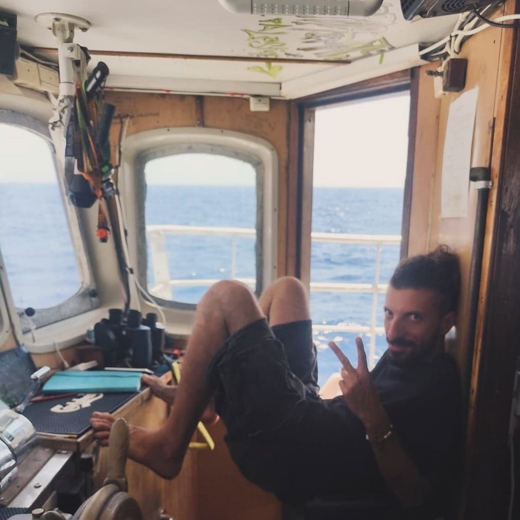 Sumud Flotilla, l’attivista Antonio La Piccirella denuncia Israele per tortura: “Scaglie di metallo nel pane”