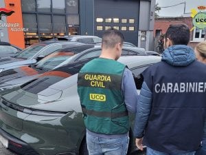 Auto-rubate-operazione-Palma-300x225.jpg