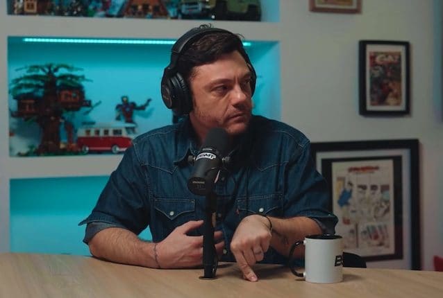 Tiziano Ferro al BSMT mentre parla di Pausini