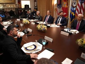 Trump gela Zelensky alla Casa Bianca: &#8220;No ai missili Tomahawk, Putin vuole che la guerra finisca&#8221;