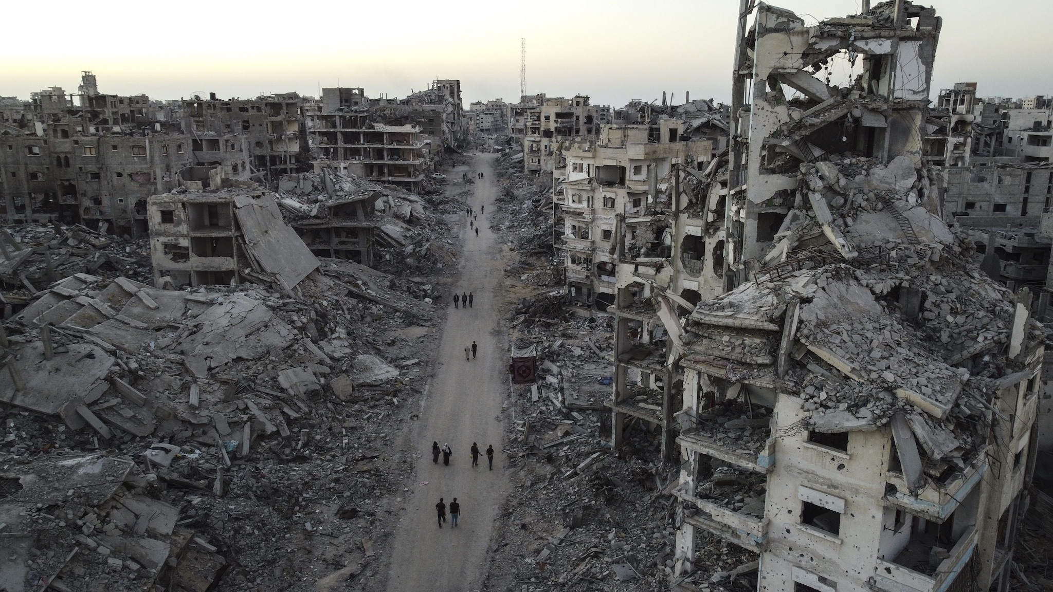 Gaza, Netanyahu ordina attacchi "immediati e potenti" sulla Striscia: vacilla il cessate il fuoco