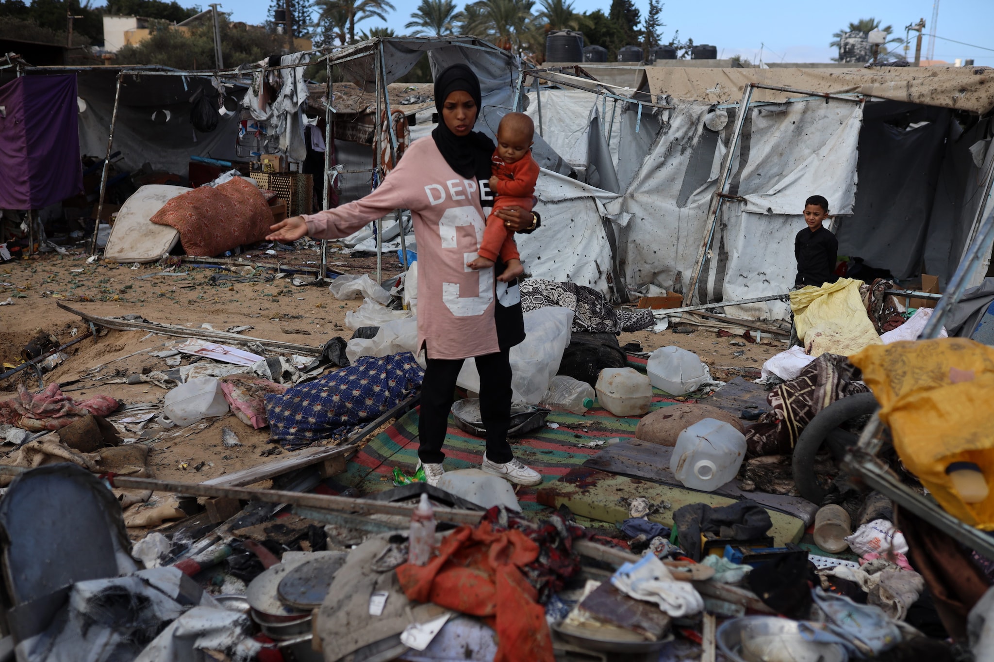 Gaza, tregua fragile: nei raid di Israele uccisi 104 palestinesi, consegnati due corpi di ostaggi da Hamas