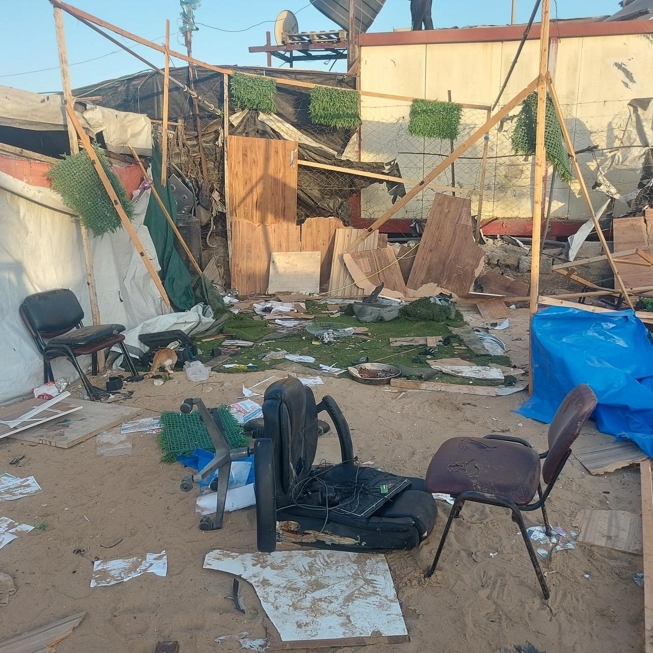 La tenda di Mohamed Alamarin dopo il bombardamento israeliano di domenica 19 ottobre