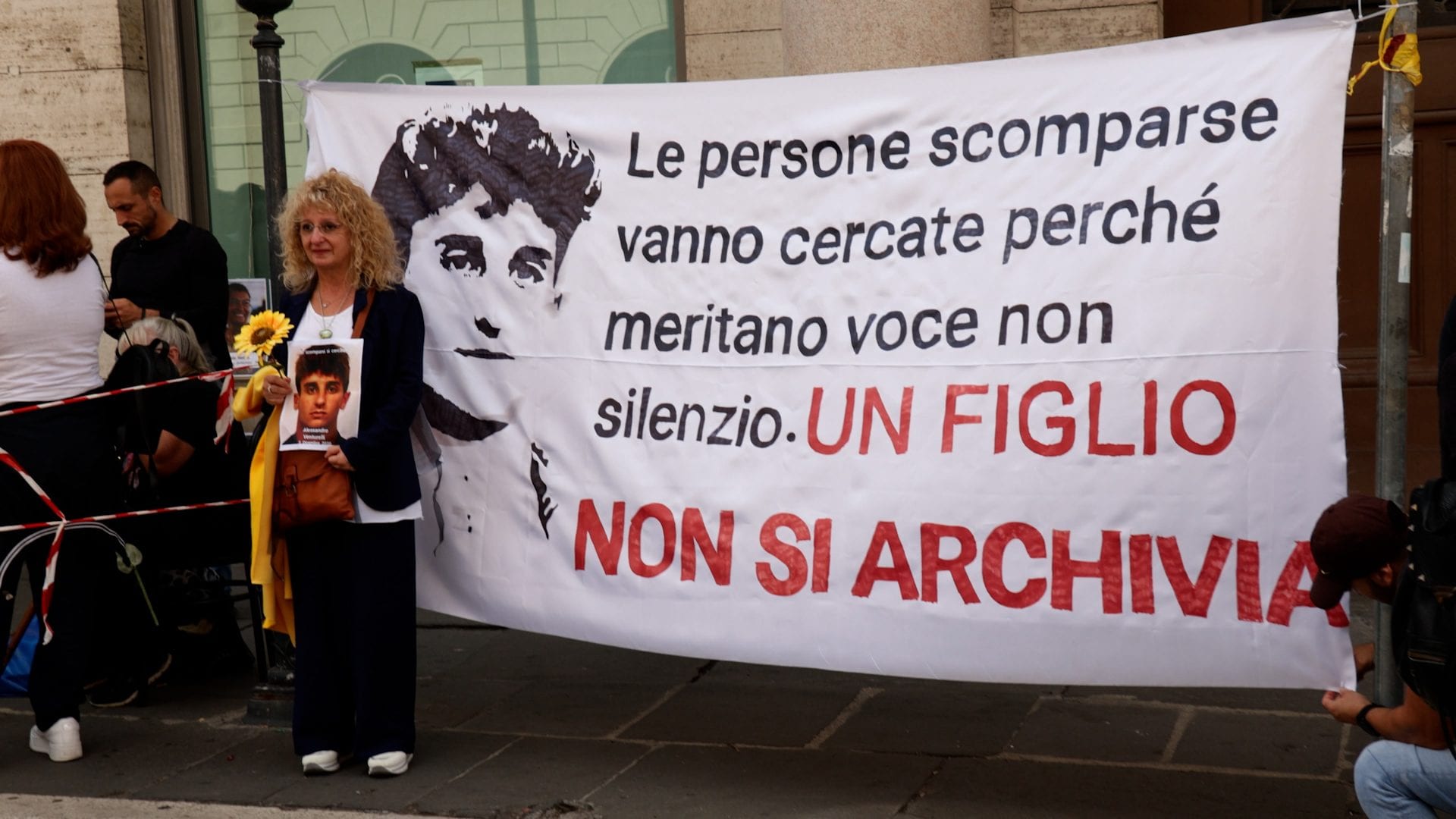 La mamma di Alessandro Venturelli spera e chiede di cambiare la legge: “Quando si sono mossi era già tardi”
