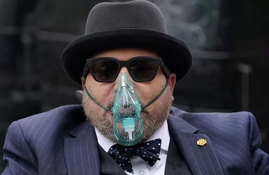 Accusato di stupro finge la sua morte con necrologio e scappa all'estero: la storia di Nicholas Rossi