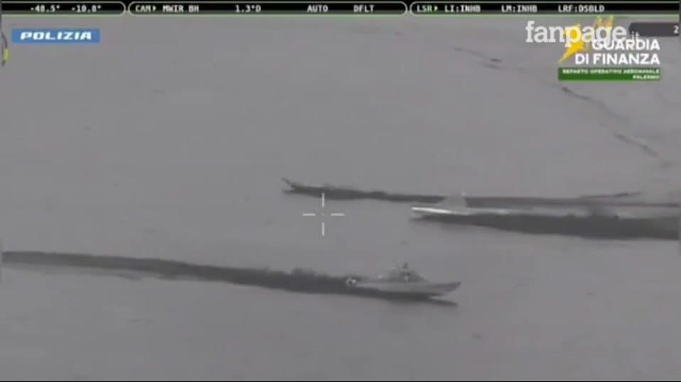 Il video dell'inseguimento ad alta velocità nel mare a largo di Trapani: sequestrati 670 chili di hashish