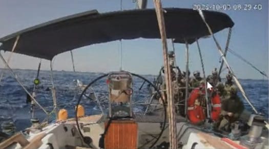 La Marinette pochi istanti prima dell’abbordaggio da parte delle IDF.