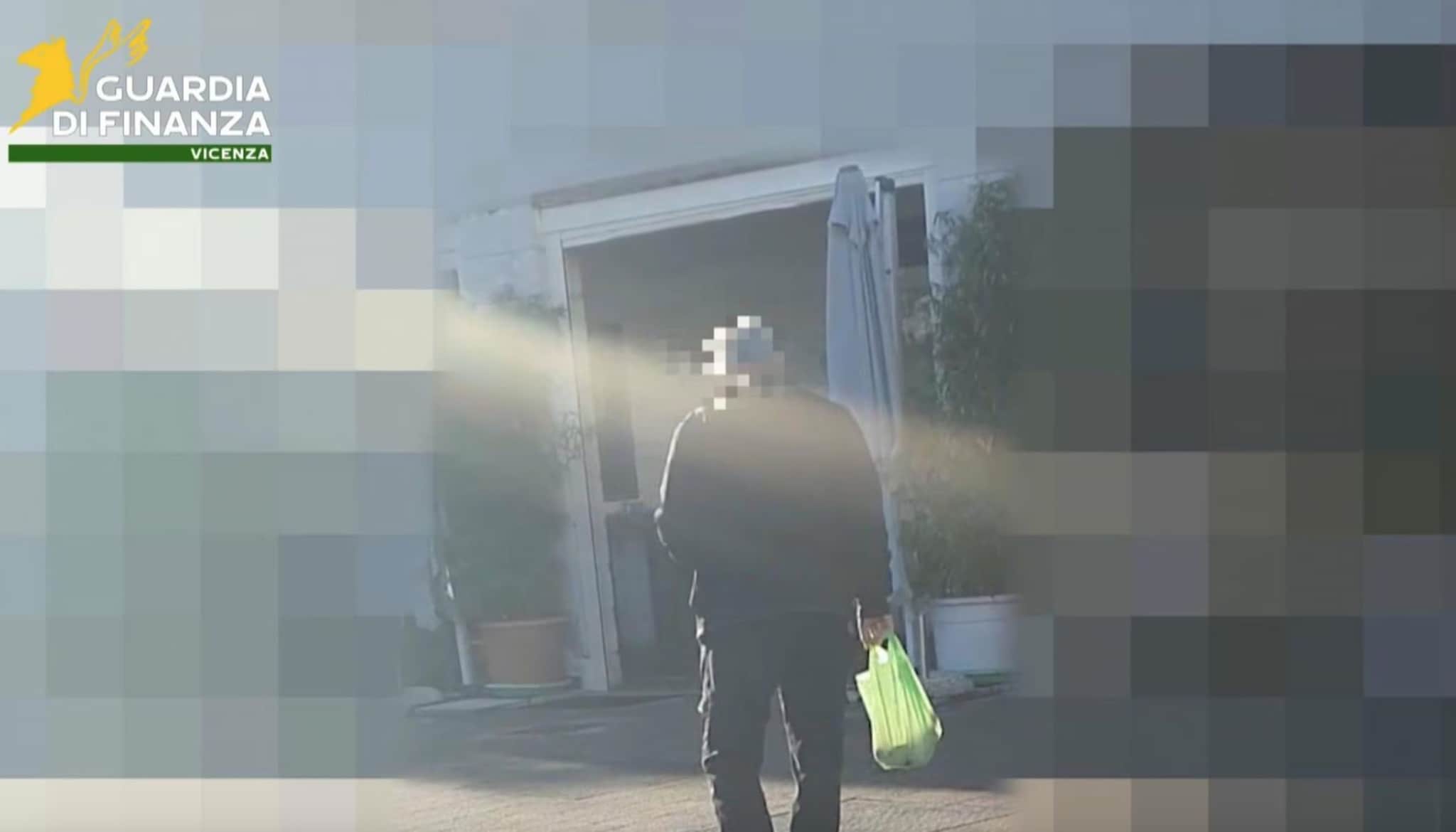 Ha finto di essere cieco per 53 anni: percepiti oltre un milione di euro in sussidi. La truffa a Vicenza