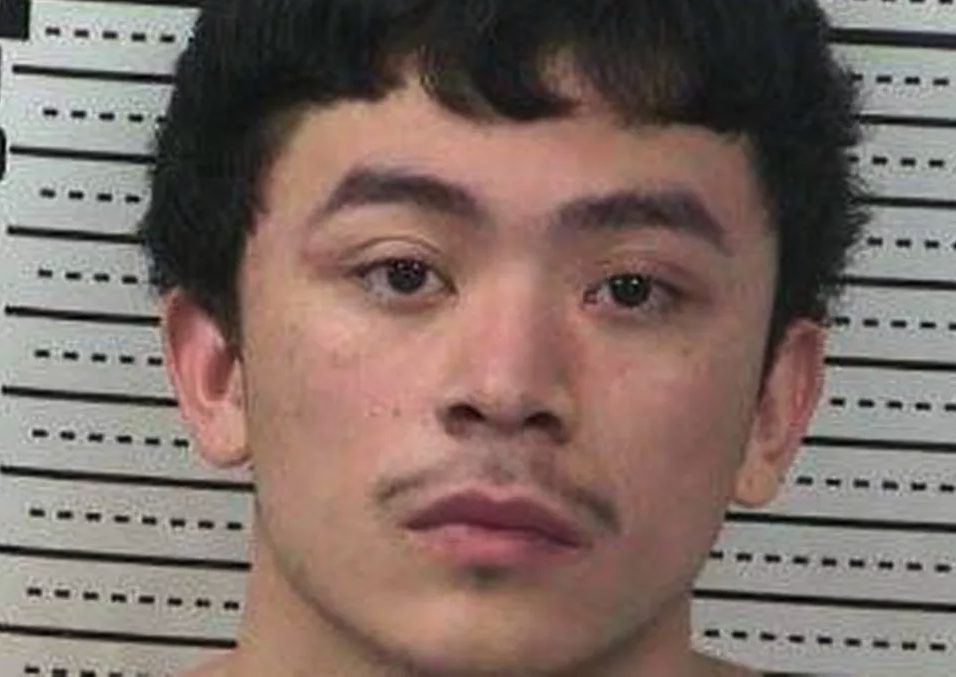 La madre gli dice di andare a dormire, figlio 20enne gli spara undici volte: dramma in Texas