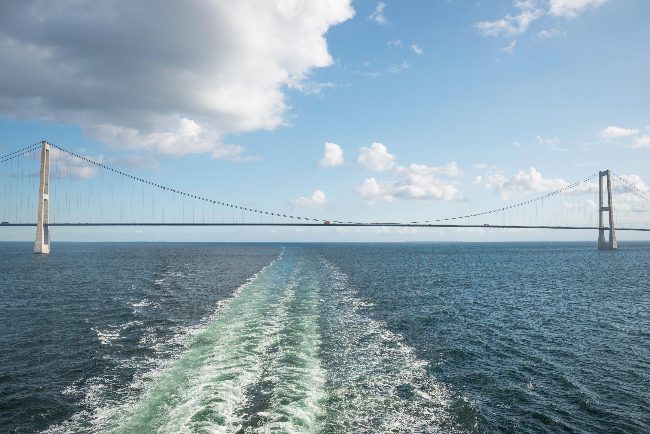 Il ponte Storebaelt in Danimarca: campata centrale di 1624 metri, lunghezza totale di quasi 7 Km in mare aperto