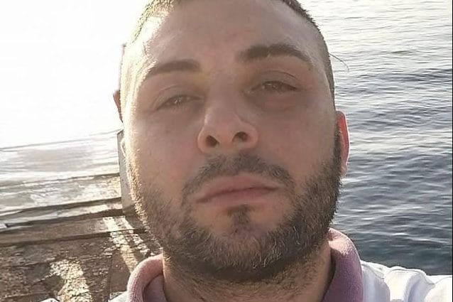 Ricoverato per un TSO, 36enne muore dopo il viaggio in ambulanza. La famiglia: “Vogliamo sapere cos’è successo”