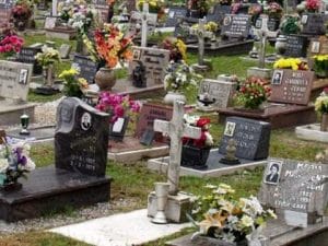 cimitero-foto-generica-di-repertorio-300x225.jpg