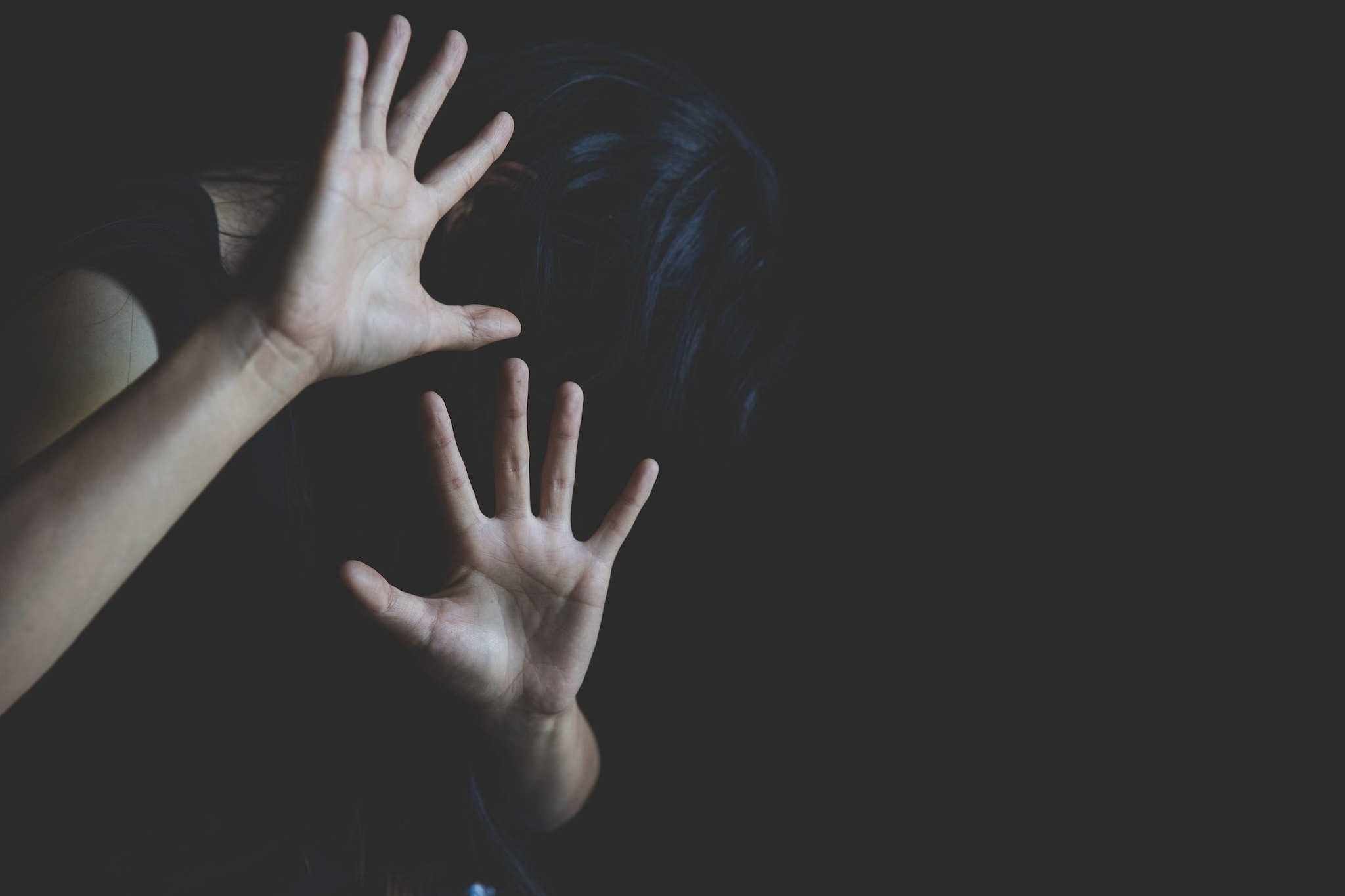 Tenta di uccidere la donna che lo aveva rifiutato e la tiene 24 ore nel furgone: arrestato a Scandicci