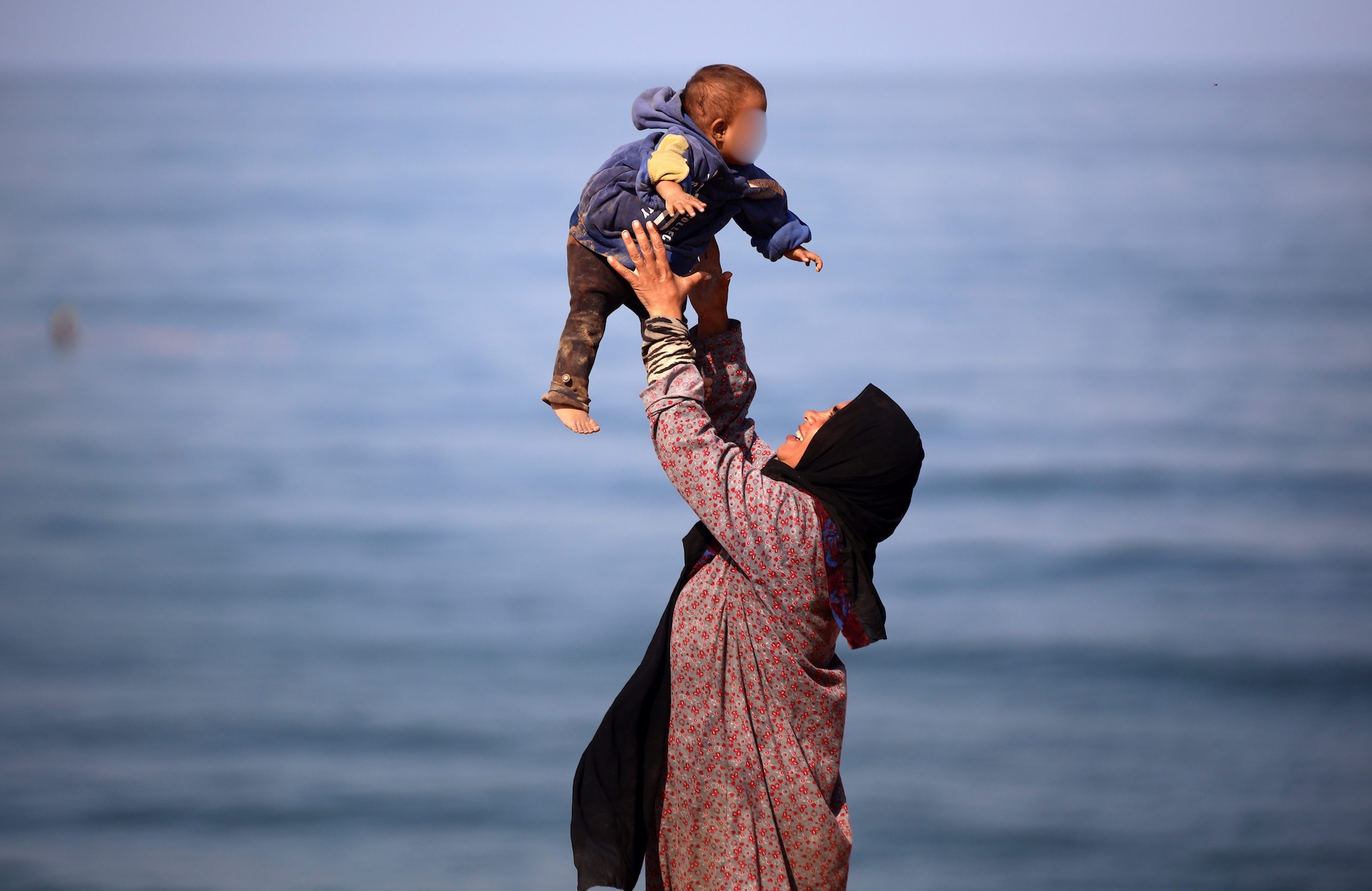 Gli studenti in arrivo da Gaza non possono portare i figli: "Il Consolato italiano può dare i visti ma non lo fa"