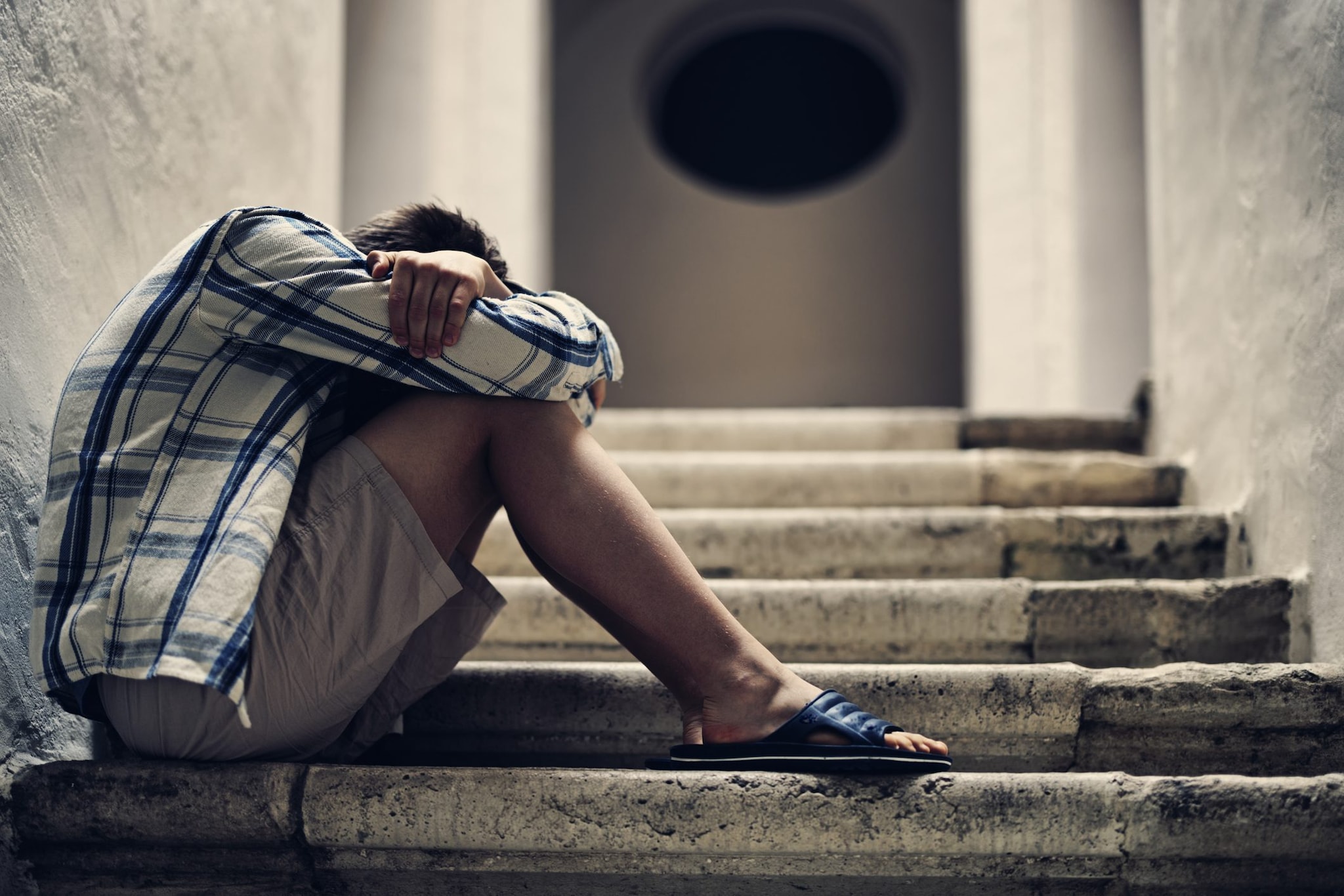 Ragazzi autistici legati e affamati, arrestata direttrice del centro: “A un paziente schiacciavano i genitali"