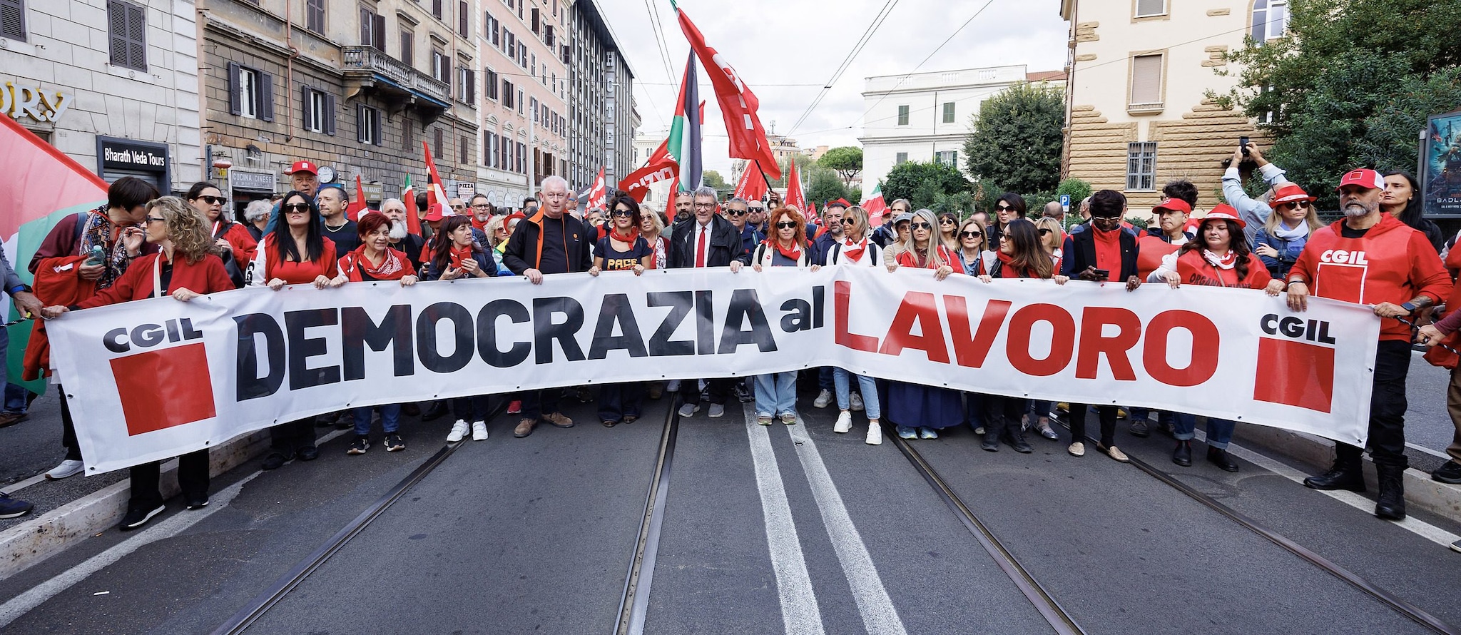 Corteo Cgil, Landini: "Salvini ha raccontato balle sulle pensioni. Pronti a scioperare contro la manovra"