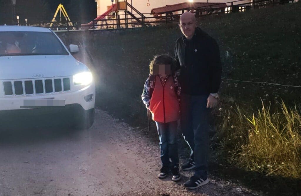 Cento chilometri al giorno per andare a scuola: l'Odissea di Martin, 9 anni, tra le montagne del Trentino