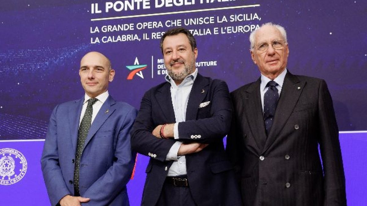 Nella foto il sottosegretario Alessandro Morelli, il ministro delle Infrastrutture Matteo Salvini e l’ad della società Stretto di Messina Pietro Ciucci